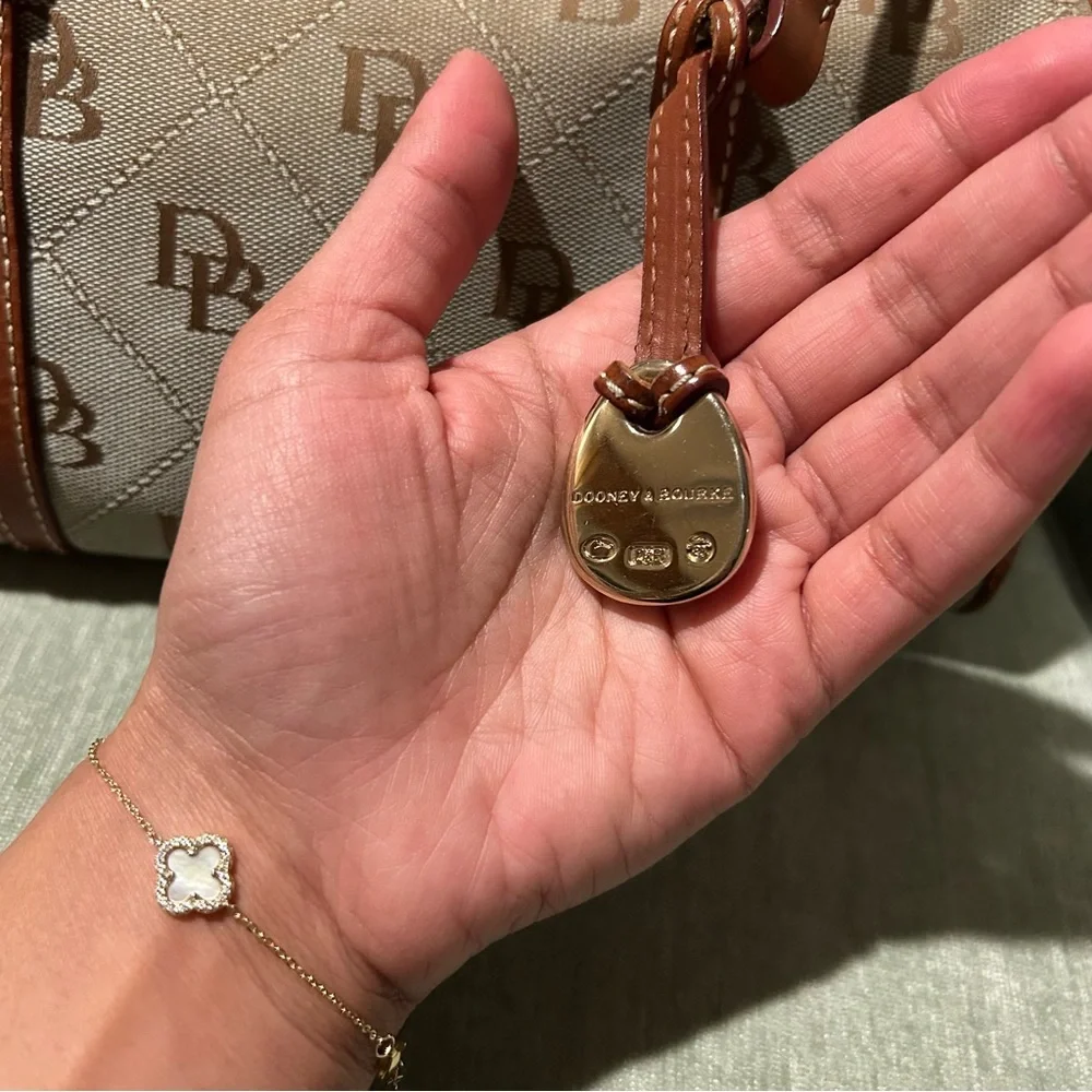 Dooney & Bourke Shoulder Bag Dooney & Bourke Barrel Bag Vintage D&B Bag Y2K - Picture 5 of 12